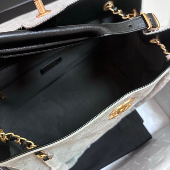 Chanel bag - Picture 7 of 14